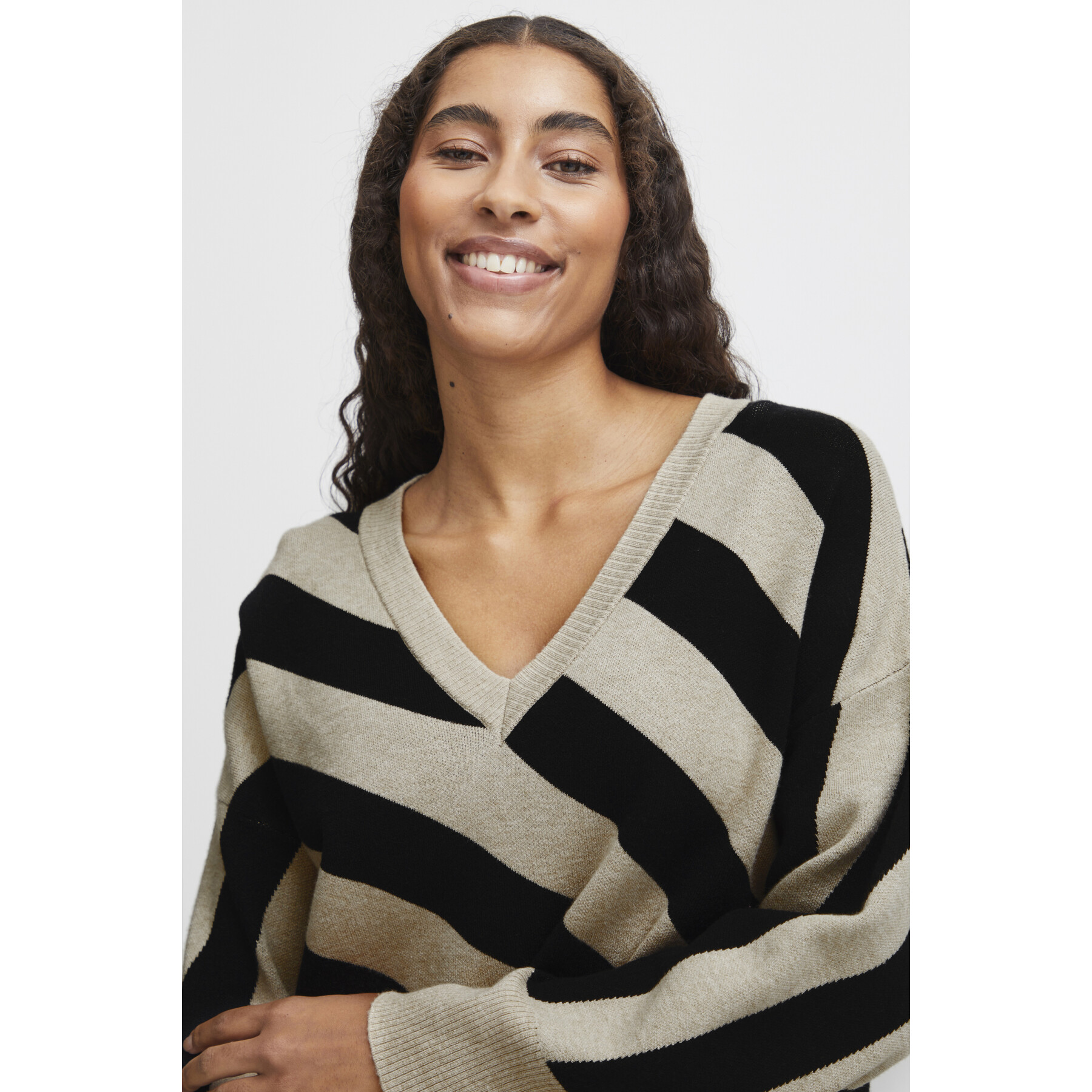 Women's v-neck sweater b.young Miran