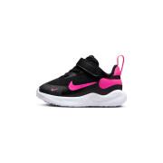 Scratch and lace baby sneakers Nike Revolution 7